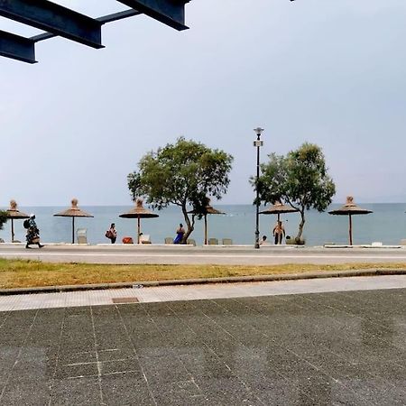 Apartment With 3 Rooms Just 1 Min From The Beach And Free Public Parking Peraia  Bagian luar foto