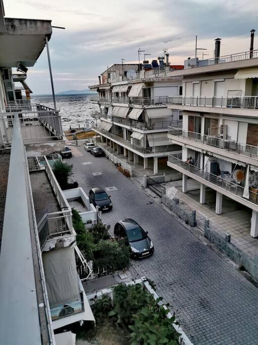 Apartment With 3 Rooms Just 1 Min From The Beach And Free Public Parking Peraia  Bagian luar foto