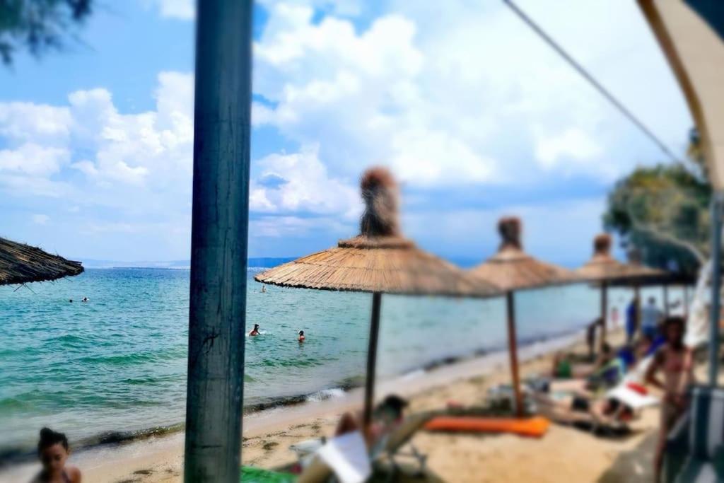 Apartment With 3 Rooms Just 1 Min From The Beach And Free Public Parking Peraia  Bagian luar foto