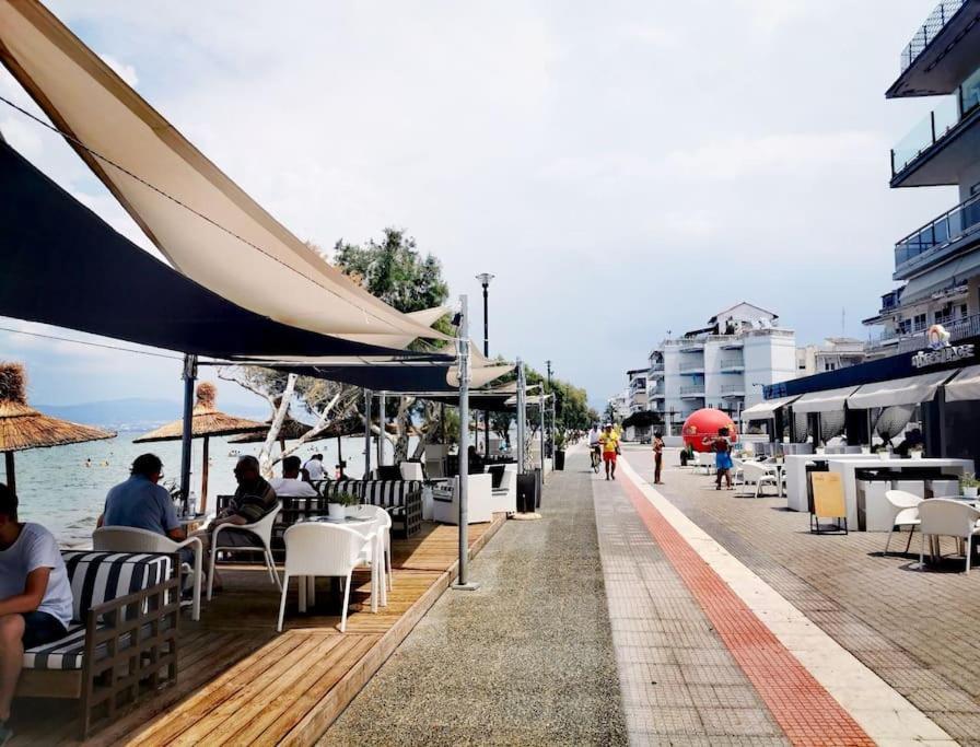 Apartment With 3 Rooms Just 1 Min From The Beach And Free Public Parking Peraia  Bagian luar foto